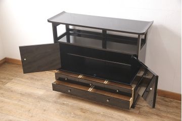 中古　美品　民芸家具　輪島塗り　繊細な色づかいで描かれた二羽の鳥が美しい飾り棚(茶棚、収納棚、引き出し)(R-052674)