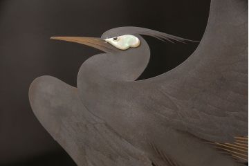 中古　美品　民芸家具　輪島塗り　繊細な色づかいで描かれた二羽の鳥が美しい飾り棚(茶棚、収納棚、引き出し)(R-052674)