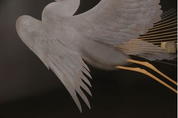 中古　美品　民芸家具　輪島塗り　繊細な色づかいで描かれた二羽の鳥が美しい飾り棚(茶棚、収納棚、引き出し)(R-052674)