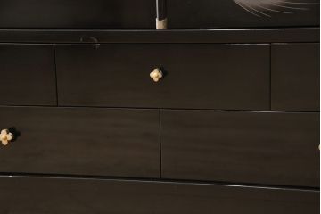 中古　美品　民芸家具　輪島塗り　繊細な色づかいで描かれた二羽の鳥が美しい飾り棚(茶棚、収納棚、引き出し)(R-052674)