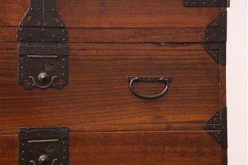 和製アンティーク　上手物!　総桐材　漆がきれいな観音開き時代箪笥(重ねタンス、観音箪笥、衣装箪笥、引き出し)(R-052676)