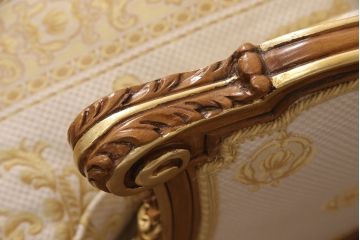 中古　極美品　フラテリ・オリッジ(FRATELLI ORIGGI)(旧マリオ・コルチャゴ)　ロココ調のデザインが上品な3人掛けソファ(定価約120万円)(三人掛けソファ)(R-052678)