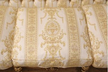 中古　極美品　フラテリ・オリッジ(FRATELLI ORIGGI)(旧マリオ・コルチャゴ)　ロココ調のデザインが上品な3人掛けソファ(定価約120万円)(三人掛けソファ)(R-052678)