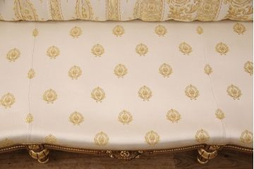 中古　極美品　フラテリ・オリッジ(FRATELLI ORIGGI)(旧マリオ・コルチャゴ)　ロココ調のデザインが上品な3人掛けソファ(定価約120万円)(三人掛けソファ)(R-052678)