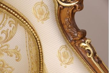 中古　極美品　フラテリ・オリッジ(FRATELLI ORIGGI)(旧マリオ・コルチャゴ)　ロココ調のデザインが上品な3人掛けソファ(定価約120万円)(三人掛けソファ)(R-052678)