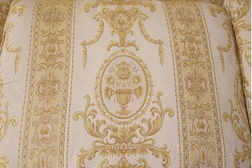 中古　極美品　フラテリ・オリッジ(FRATELLI ORIGGI)(旧マリオ・コルチャゴ)　ロココ調のデザインが上品な3人掛けソファ(定価約120万円)(三人掛けソファ)(R-052678)