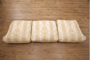 中古　極美品　フラテリ・オリッジ(FRATELLI ORIGGI)(旧マリオ・コルチャゴ)　ロココ調のデザインが上品な3人掛けソファ(定価約120万円)(三人掛けソファ)(R-052678)