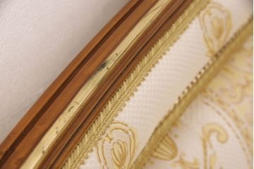 中古　極美品　フラテリ・オリッジ(FRATELLI ORIGGI)(旧マリオ・コルチャゴ)　ロココ調のデザインが上品な3人掛けソファ(定価約120万円)(三人掛けソファ)(R-052679)