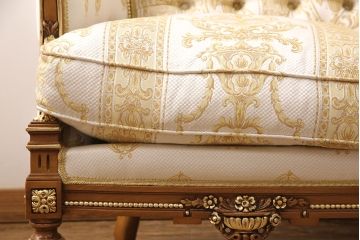 中古　極美品　フラテリ・オリッジ(FRATELLI ORIGGI)(旧マリオ・コルチャゴ)　ロココ調のデザインが上品な3人掛けソファ(定価約120万円)(三人掛けソファ)(R-052679)