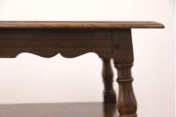 イギリスアンティーク　オーク材　珍しいデザインが特徴的なサイドテーブル(飾り台、ナイトテーブル)(R-052687)