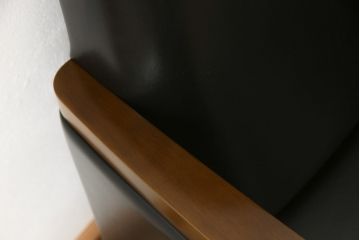 中古　超美品　AD CORE(エーディーコア)　NEO CLASSICO(ネオクラシコ)　本革とメープルの組み合わせがおしゃれなラウンジチェア(1人掛けソファ、1Pソファ、イージーチェア)(定価約27万円)(R-052688)