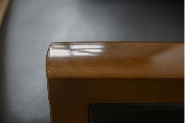 中古　超美品　AD CORE(エーディコア)　NEO CLASSICO(ネオクラシコ)　本革とメープルの組み合わせがおしゃれなラウンジチェア(1人掛けソファ、1Pソファ、イージーチェア)(定価約27万円)(R-052689)