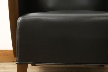 中古　超美品　AD CORE(エーディコア)　NEO CLASSICO(ネオクラシコ)　本革とメープルの組み合わせがおしゃれなラウンジチェア(1人掛けソファ、1Pソファ、イージーチェア)(定価約27万円)(R-052689)