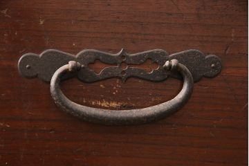 和製アンティーク　総桐材　漆塗り　渋い色合いと十字金具が相まって重厚感を漂わせる時代箪笥(重ねタンス、衣装箪笥、引き出し)(R-052690)