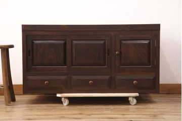 中古　松本民芸家具　ヒノキ天板・脚(台輪)付きリメイク　和モダンの空間づくりに活躍するローボード(テレビ台、テレビボード、リビングボード、収納棚)(R-052694)