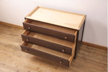 中古　松本民芸家具　天板リメイク　深い色合いがシックな雰囲気を醸し出すチェスト(サイドボード、引き出し、洋服タンス)(R-052696)