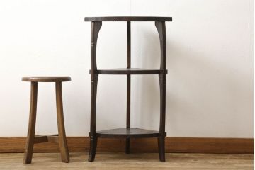 和製ビンテージ　日光彫り　咲き誇る花の彫刻が美しい飾り棚(花台、ヴィンテージ)(R-052703)