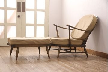 中古　美品　ERCOL(アーコール)　カントリーやナチュラルスタイルにぴったりな1人掛けソファ+オットマンセット(アームチェア、一人掛けソファ)(R-052704)