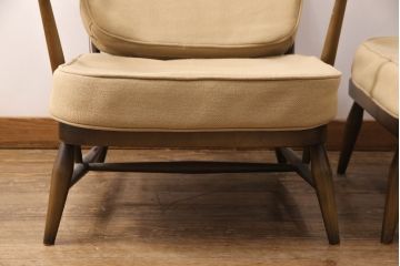 中古　美品　ERCOL(アーコール)　カントリーやナチュラルスタイルにぴったりな1人掛けソファ+オットマンセット(アームチェア、一人掛けソファ)(R-052704)