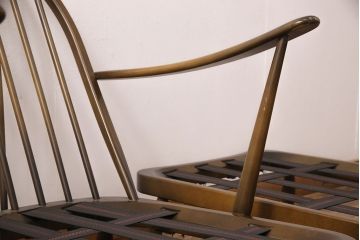 中古　美品　ERCOL(アーコール)　カントリーやナチュラルスタイルにぴったりな1人掛けソファ+オットマンセット(アームチェア、一人掛けソファ)(R-052704)