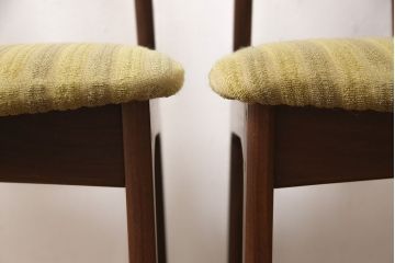 北欧ビンテージ　シンプルなつくりで取り入れやすいダイニングチェア2脚セット(椅子、ヴィンテージ)(R-052707)