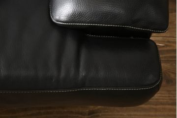 中古　美品　IDC大塚家具　L/S　LUXE-01(エルエス リュクス)　重厚感のある本革3人掛けソファ(定価約63万円)(三人掛けソファ、3P)(R-052708)