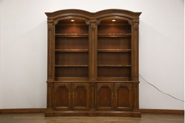 中古　美品　DREXEL HERITAGE(ドレクセルヘリテイジ)　クラシカルで優雅な佇まいが魅力的なキャビネット(定価約160万円)(飾り棚、収納棚)(R-052709)