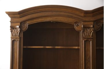 中古　美品　DREXEL HERITAGE(ドレクセルヘリテイジ)　クラシカルで優雅な佇まいが魅力的なキャビネット(定価約160万円)(飾り棚、収納棚)(R-052709)