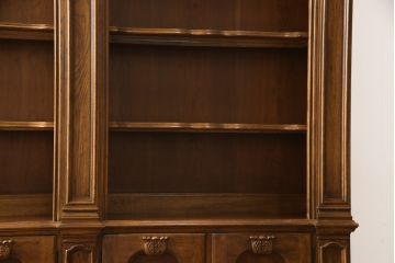 中古　美品　DREXEL HERITAGE(ドレクセルヘリテイジ)　クラシカルで優雅な佇まいが魅力的なキャビネット(定価約160万円)(飾り棚、収納棚)(R-052709)