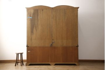 中古　美品　DREXEL HERITAGE(ドレクセルヘリテイジ)　クラシカルで優雅な佇まいが魅力的なキャビネット(定価約160万円)(飾り棚、収納棚)(R-052709)