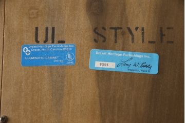 中古　美品　DREXEL HERITAGE(ドレクセルヘリテイジ)　クラシカルで優雅な佇まいが魅力的なキャビネット(定価約160万円)(飾り棚、収納棚)(R-052709)