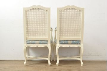 中古　フランス高級輸入家具　爽やかな色合いが美しいラタンバックアームチェア2脚セット(ダイニングチェア、椅子)(2脚定価 約40万円)(R-052716)