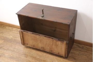 和製アンティーク　李朝デザイン　多様なデザインの金具が見ていて飽きないバンダチ(バンダジ)(箪笥、たんす、収納箱、長持)(R-052720)