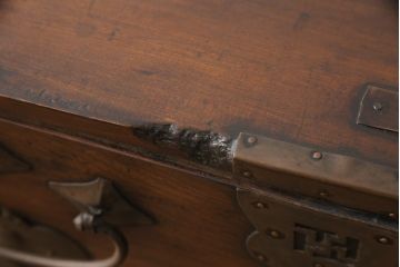 和製アンティーク　李朝デザイン　多様なデザインの金具が見ていて飽きないバンダチ(バンダジ)(箪笥、たんす、収納箱、長持)(R-052720)