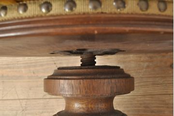 和製アンティーク　大正ロマン　ナラ材　重厚感のある凝ったつくりが魅力的なスツール(丸椅子、回転椅子、イス)(R-052721)