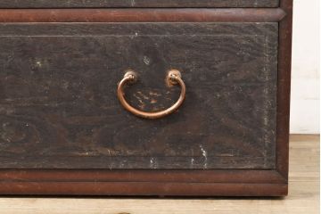 和製アンティーク　前面栗材　味のある佇まいが目を引く時代箪笥(たんす)ローボード(ローチェスト、引き出し、和箪笥)(R-052723)