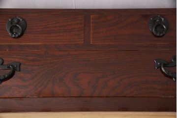 中古　特注品　木地呂塗り　珍しいデザインと漆の美しさが目を引く岩谷堂箪笥ローボード(テレビボード、引き出し、ローチェスト、たんす)(R-052724)