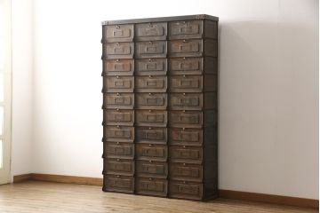 フランスアンティーク　最高レベルのお品　作り・デザイン共に素晴らしい、歴史を感じるロッカー(メタルキャビネット、ドロワー、チェスト、下駄箱、書類ケース、店舗什器)(R-052725)