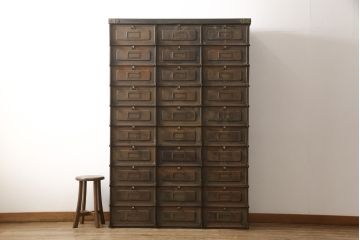 フランスアンティーク　最高レベルのお品　作り・デザイン共に素晴らしい、歴史を感じるロッカー(メタルキャビネット、ドロワー、チェスト、下駄箱、書類ケース、店舗什器)(R-052725)