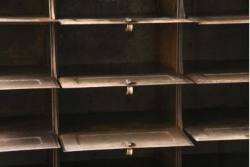フランスアンティーク　最高レベルのお品　作り・デザイン共に素晴らしい、歴史を感じるロッカー(メタルキャビネット、ドロワー、チェスト、下駄箱、書類ケース、店舗什器)(R-052725)
