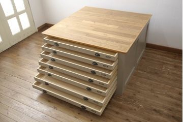 中古　特注品　両面引き出し　珍しいデザインとサイズ感が魅力的な特大作業台(引き出し、店舗什器)(R-052726)