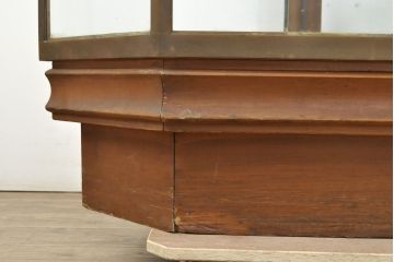 イギリスアンティーク　激レア!　高級品　HARRIS&SHELDON(ハリス シェルドン)社製　上品な佇まいが美しい、真鍮枠の六角形ガラスケース(ショーケース、店舗什器)(R-052728)