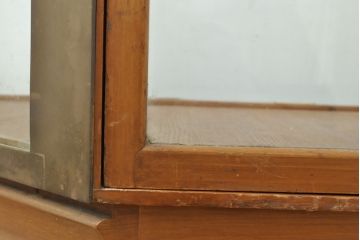 イギリスアンティーク　激レア!　高級品　HARRIS&SHELDON(ハリス シェルドン)社製　上品な佇まいが美しい、真鍮枠の六角形ガラスケース(ショーケース、店舗什器)(R-052728)