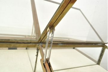 フランスアンティーク　激レアデザイン!　真鍮枠と木脚の組み合わせがおしゃれな、アイランドタイプガラスケース(ショーケース、店舗什器)(R-052729)