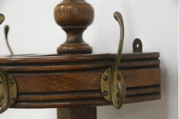 イギリスアンティーク　オーク材　Lloyd’s Antiques(ロイズ・アンティークス)　脚のデザインと上品なつくりが魅力的なポールハンガー(傘立て、帽子掛け)(R-052730)