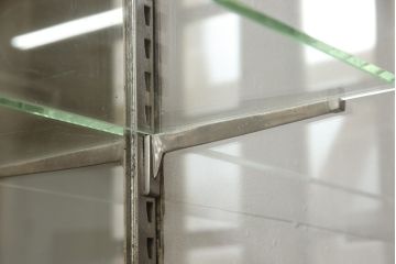 フランスアンティーク　インダストリアル　メタルフレームが無骨でかっこいいガラスケース(ショーケース、収納棚、飾り棚、キャビネット)(R-052731)