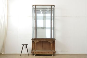 フランスビンテージ　激レアデザイン!　Rガラス　真鍮枠　品のある佇まいが目を引く縦型ガラスケース(ショーケース、収納棚、飾り棚、キャビネット、ヴィンテージ、曲げガラス)(R-052732)
