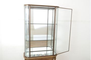 フランスビンテージ　激レアデザイン!　Rガラス　真鍮枠　品のある佇まいが目を引く縦型ガラスケース(ショーケース、収納棚、飾り棚、キャビネット、ヴィンテージ、曲げガラス)(R-052732)