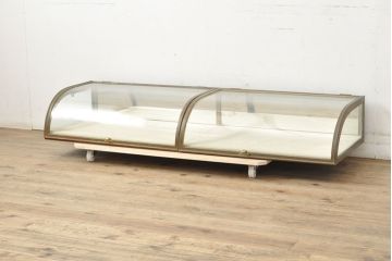 フランスアンティーク　激レアデザイン!　真鍮枠がおしゃれなRガラス卓上ショーケース(ガラスケース、店舗什器)(R-052733)