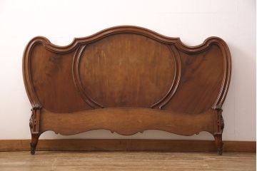 アンティーク家具　最高級　フランス　マホガニー材　落ち着きのある色合いと素晴らしい彫刻がクラシカルな雰囲気を高めるベッドフレーム(セミダブル)(R-052735)